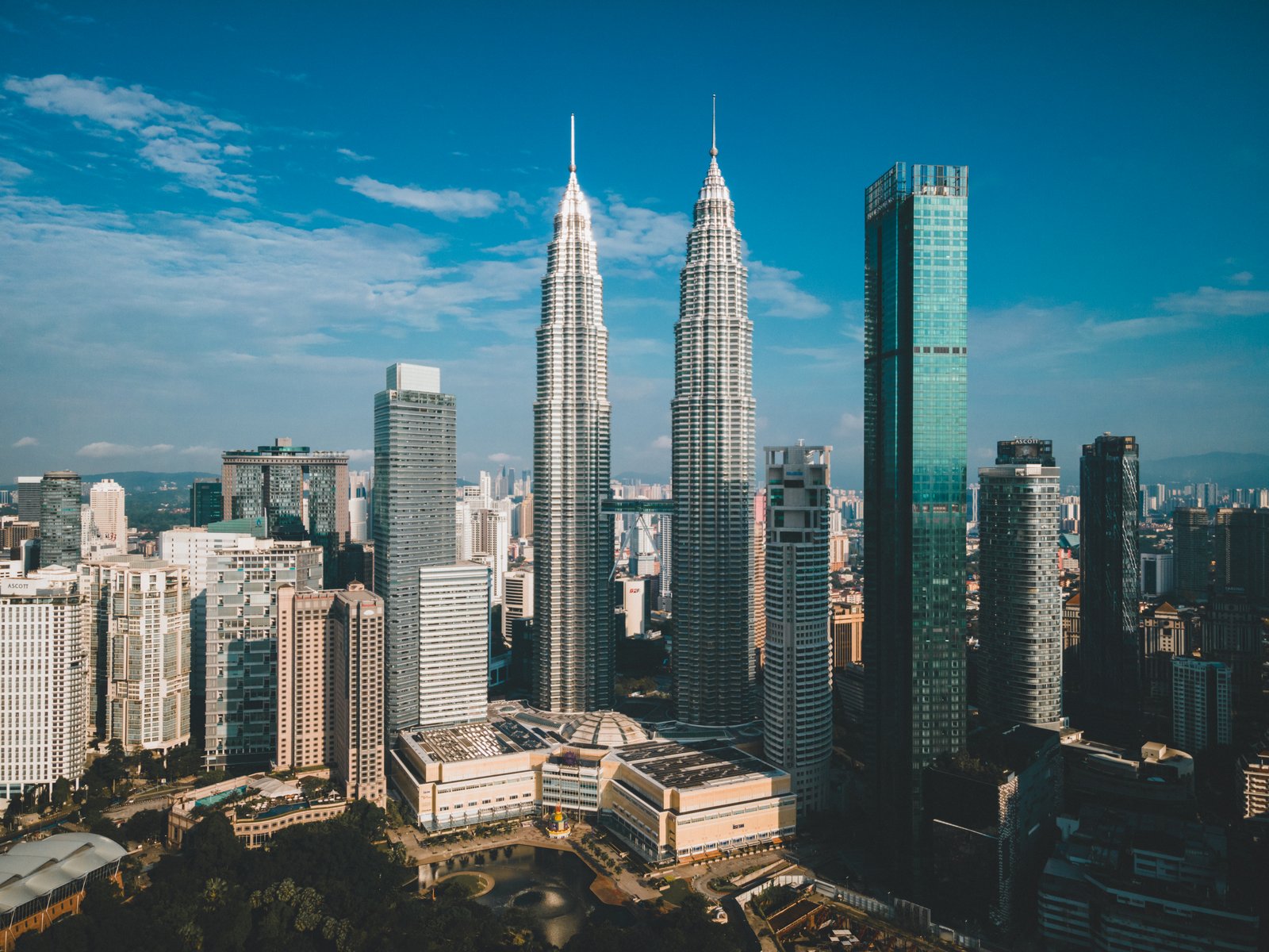Kuala Lumpur city skyline with the Petronas Twin Towers, the destination for Bangladeshi students following the Malaysia intake calendar 2027