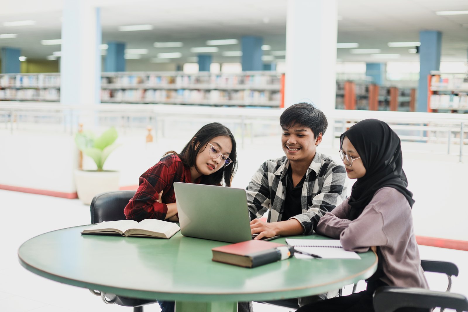University campus study scene relevant to Mauritius student visa applicants from Bangladesh