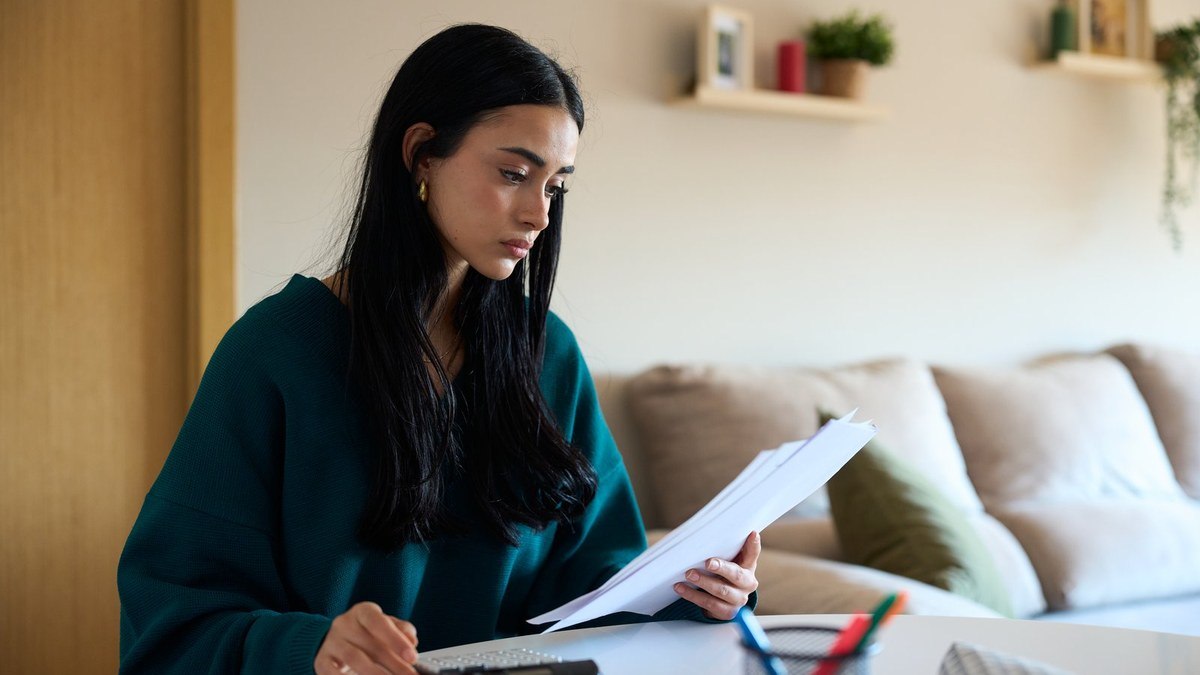 Bangladeshi student comparing Moldova university tuition fees and long-stay type D student visa requirements for 2027